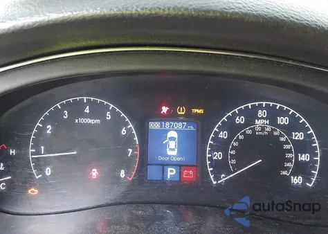 2011 Hyundai Genesis 4.6 z USA, uszkodzony, nr VIN KMHGC4DF7BU131672